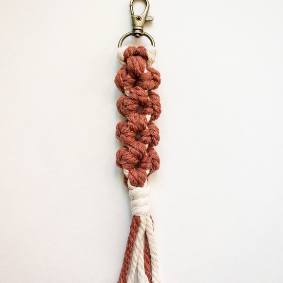 Macramé Flower Keychain - Handmade - Picture 5 of 7